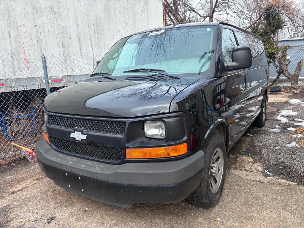 2014 Chevrolet Express Image 3