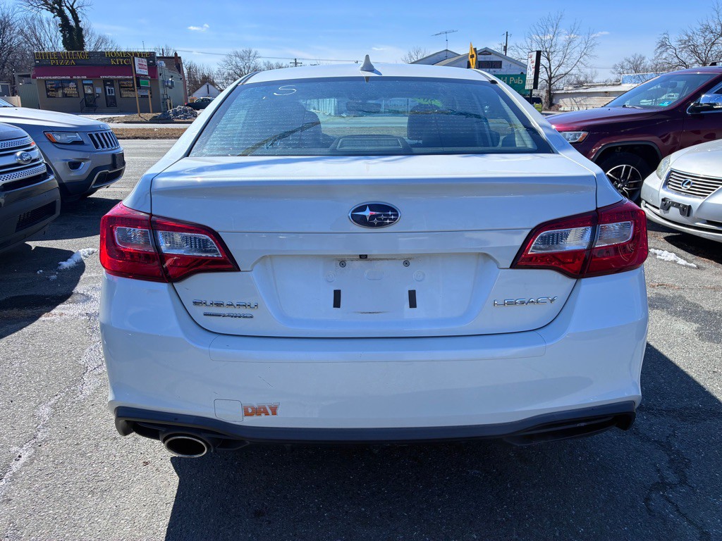 2018 Subaru Legacy Image 6