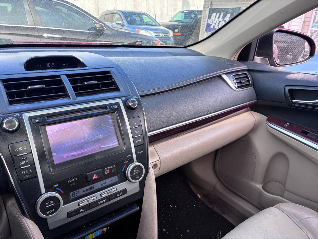 2013 Toyota Camry Image 9