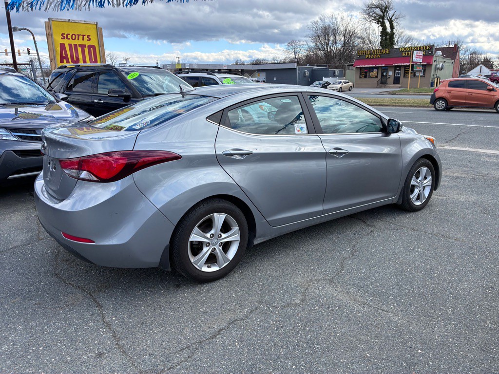 2016 Hyundai Elantra Image 8