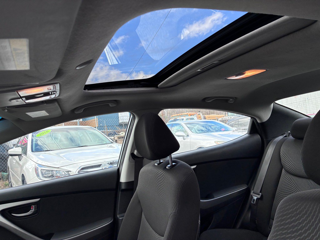 2016 Hyundai Elantra Image 9