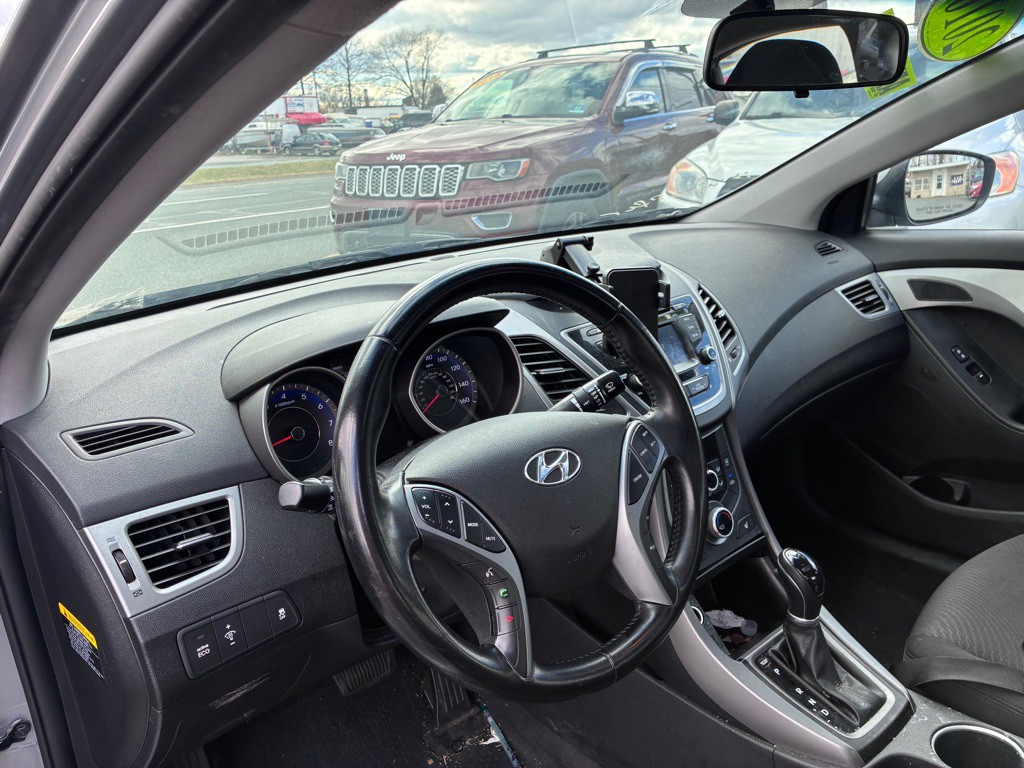 2016 Hyundai Elantra Image 10