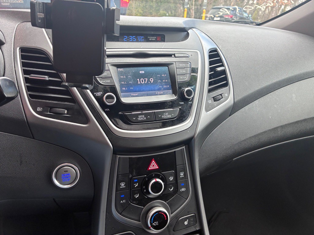 2016 Hyundai Elantra Image 16