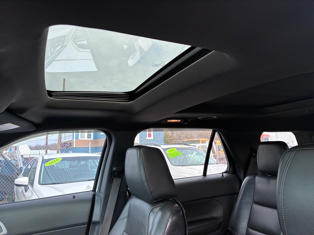 2012 Ford Explorer Image 21