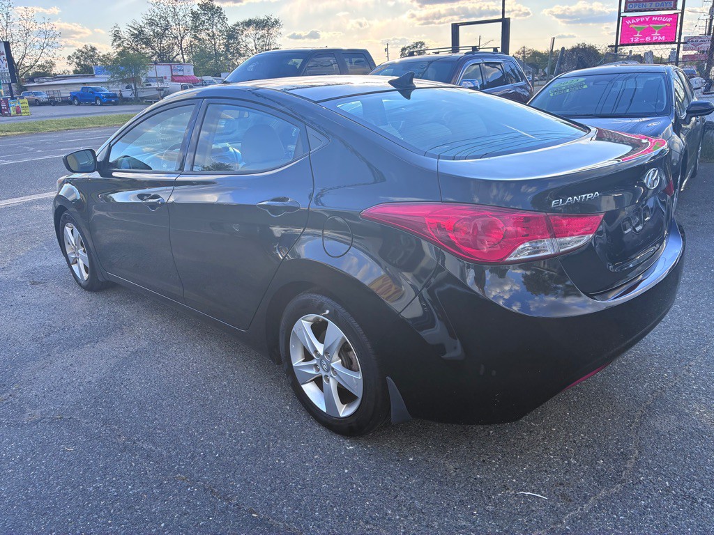 2013 Hyundai Elantra Image 5