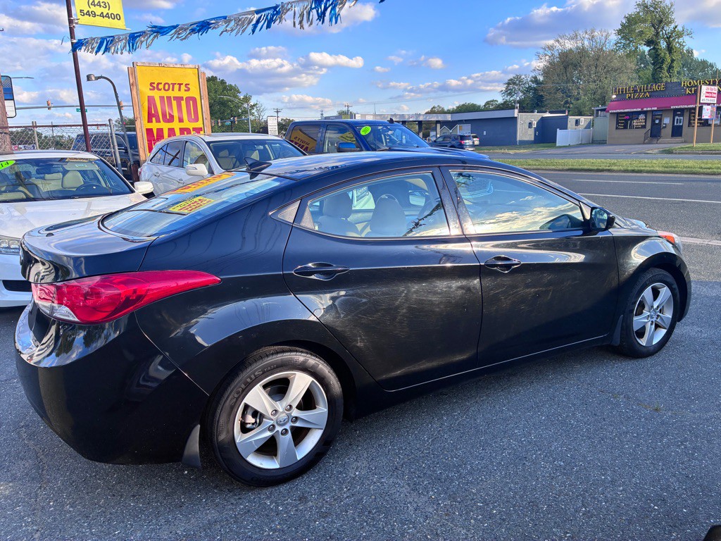 2013 Hyundai Elantra Image 8