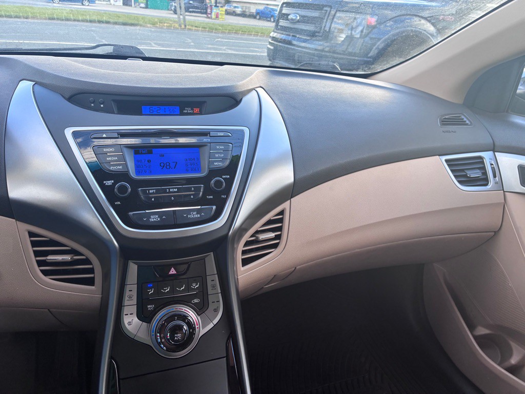 2013 Hyundai Elantra Image 11