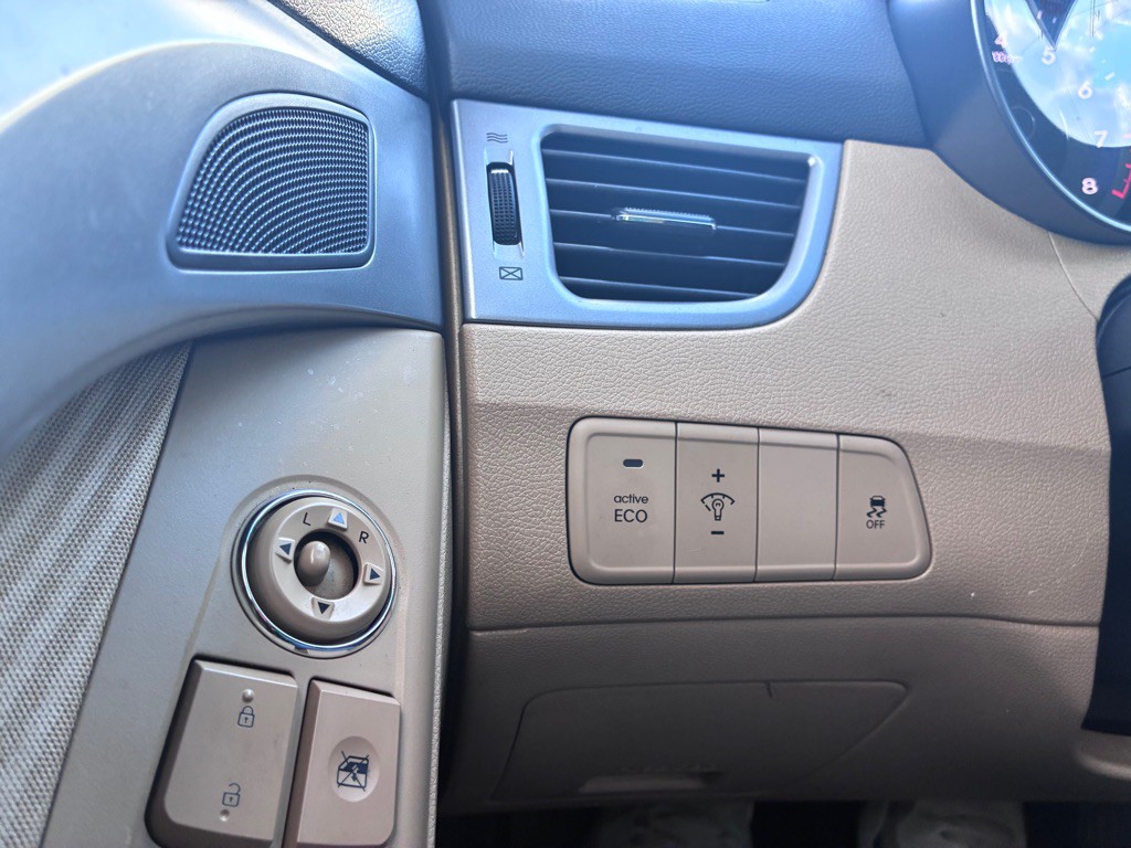 2013 Hyundai Elantra Image 14