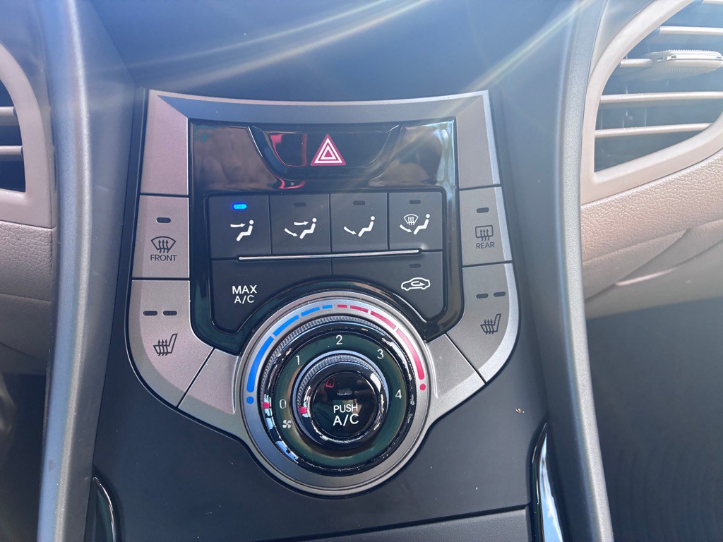2013 Hyundai Elantra Image 15