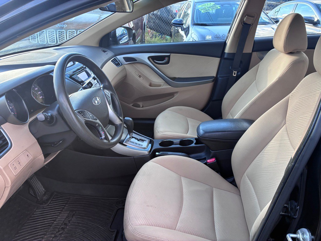 2013 Hyundai Elantra Image 17