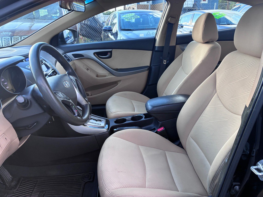 2013 Hyundai Elantra Image 18