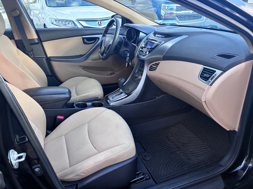 2013 Hyundai Elantra Image 22