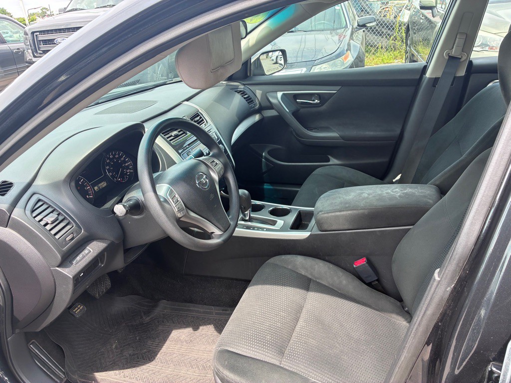2015 Nissan Altima Image 9