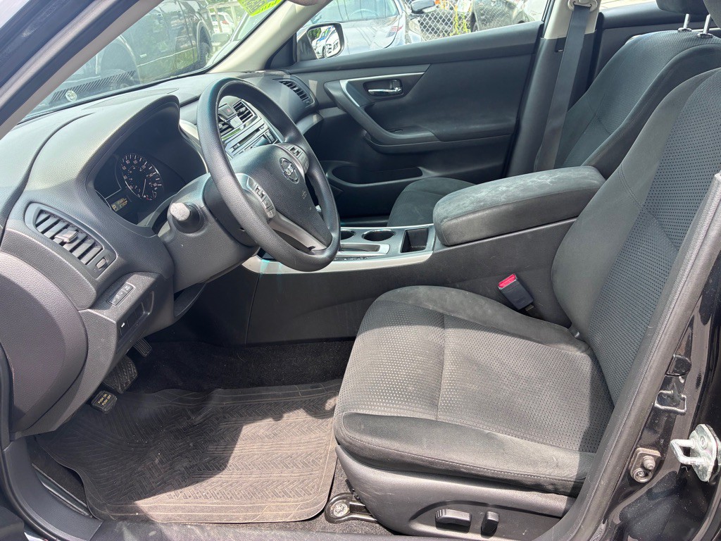 2015 Nissan Altima Image 10