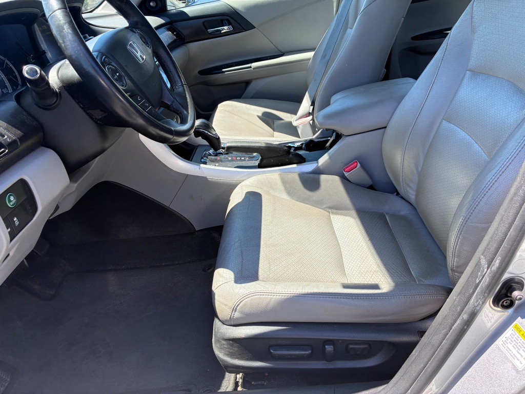 2015 Honda Accord Image 16