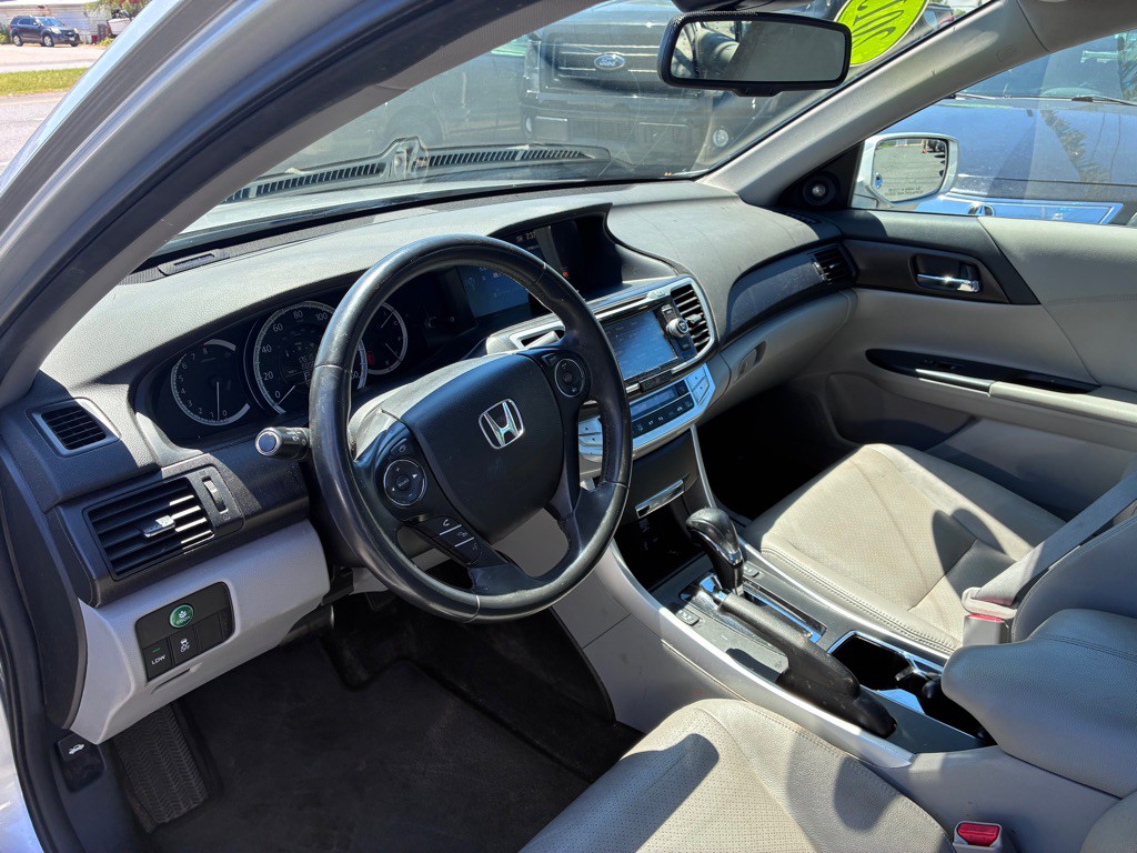 2015 Honda Accord Image 17