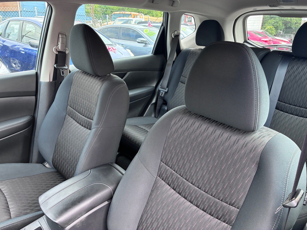 2017 Nissan Rogue Image 23
