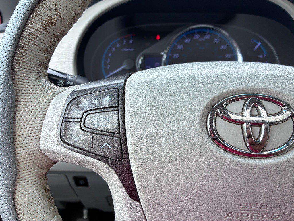 2012 Toyota Sienna Image 10