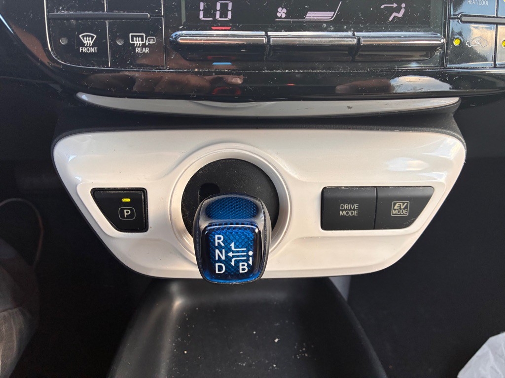 2016 Toyota Prius Image 11