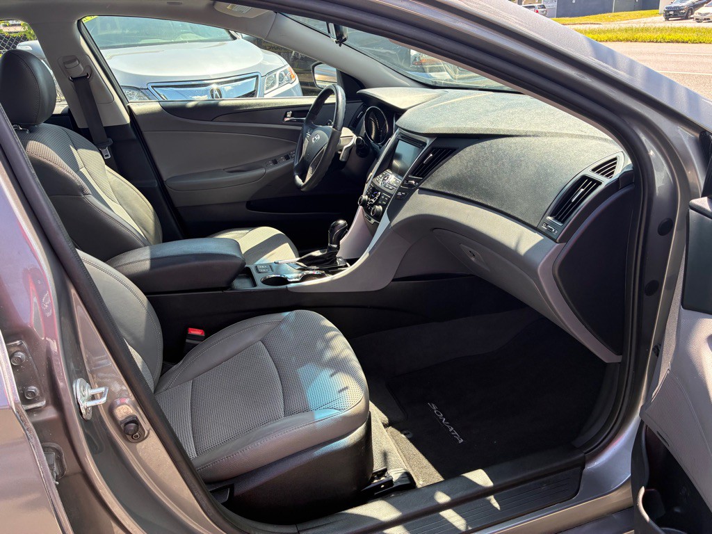 2013 Hyundai Sonata Image 24