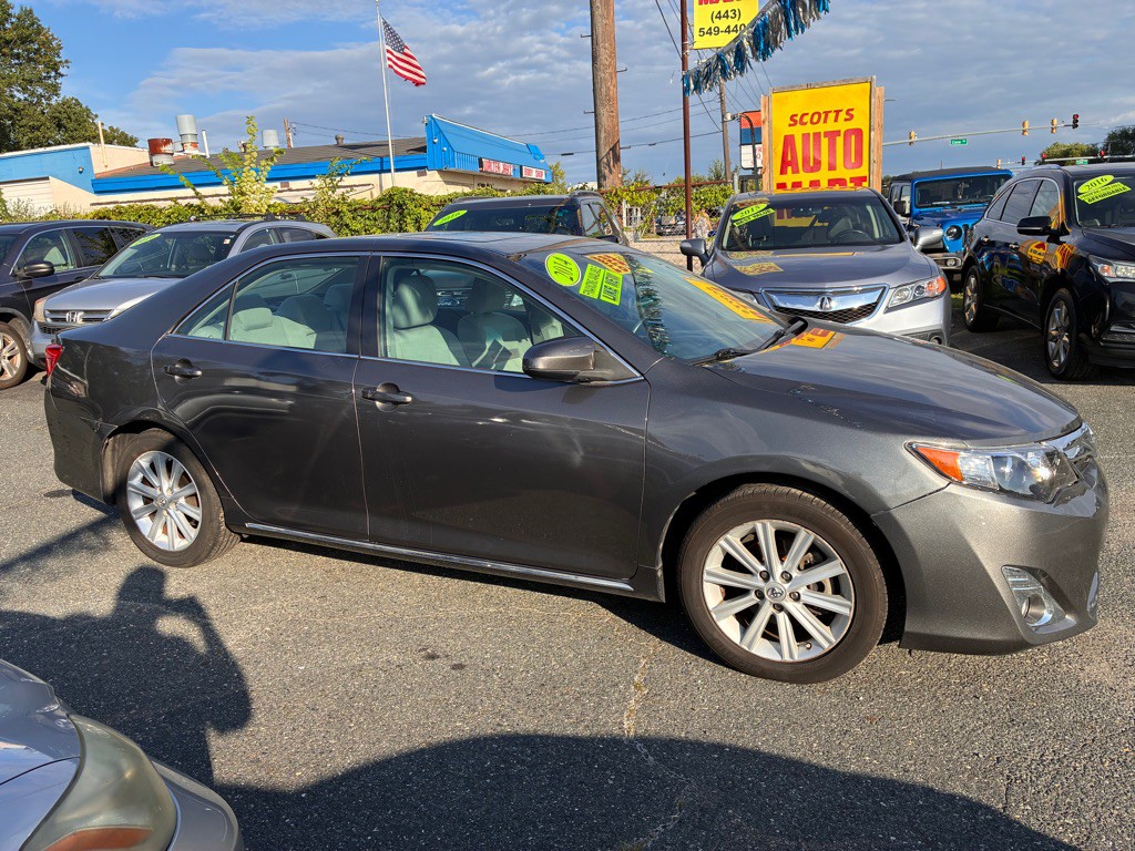 2014 Toyota Camry Image 8
