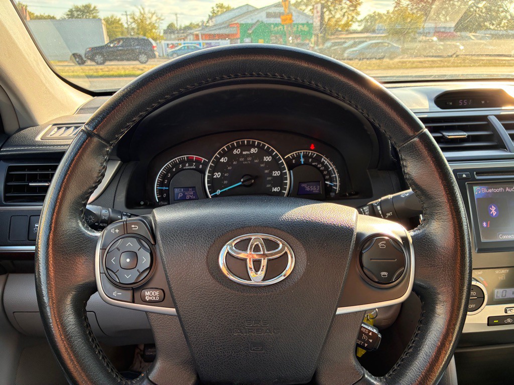 2014 Toyota Camry Image 10