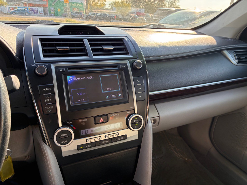 2014 Toyota Camry Image 12