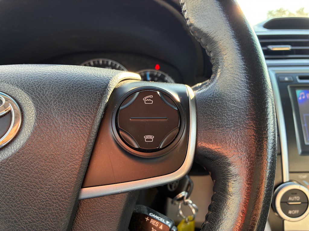2014 Toyota Camry Image 14