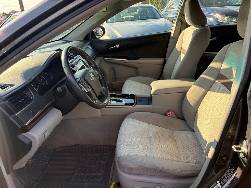 2014 Toyota Camry Image 15