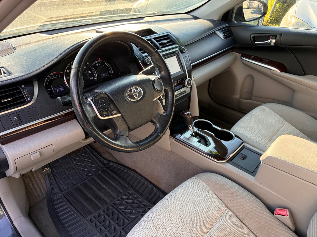 2014 Toyota Camry Image 16