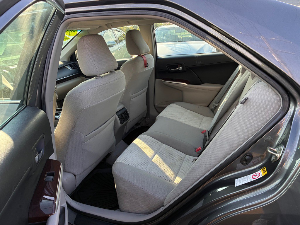 2014 Toyota Camry Image 17