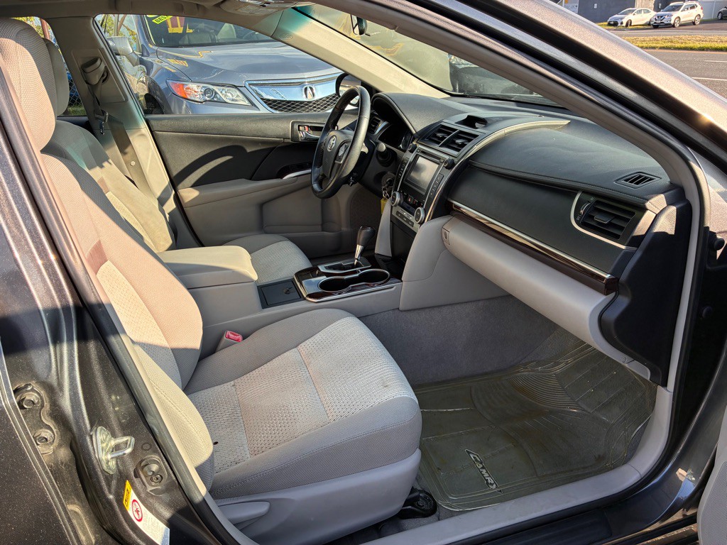 2014 Toyota Camry Image 19
