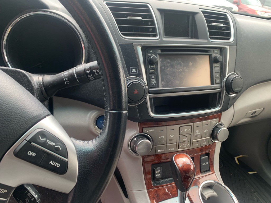 2013 Toyota Highlander Image 10