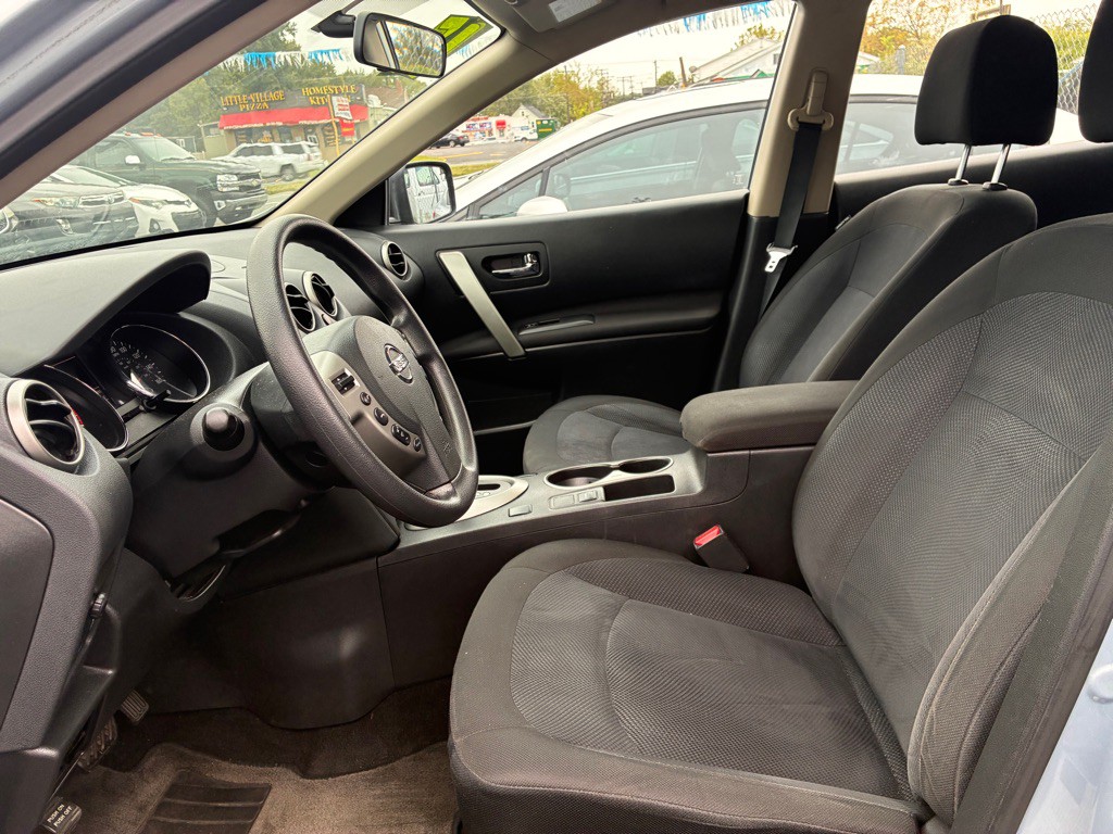 2015 Nissan Rogue Image 30
