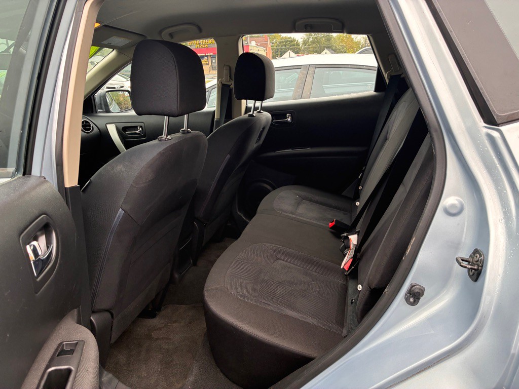 2015 Nissan Rogue Image 32
