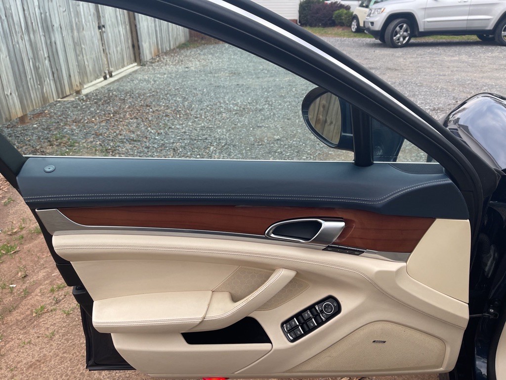 2010 Porsche Panamera Image 10