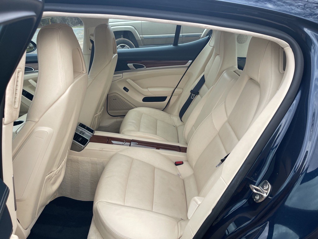2010 Porsche Panamera Image 11