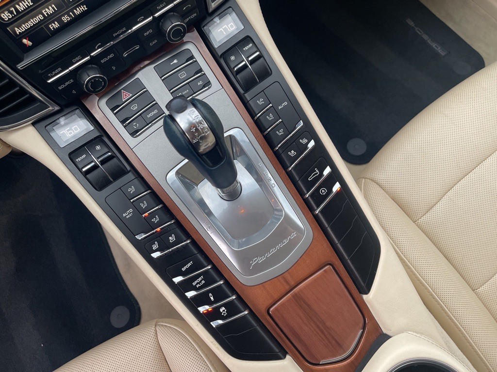 2010 Porsche Panamera Image 19