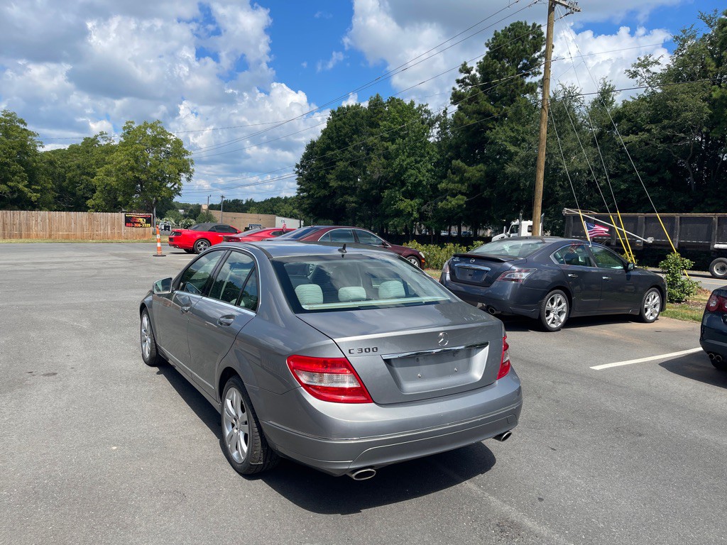 2010 Mercedes-Benz C-Class Image 4