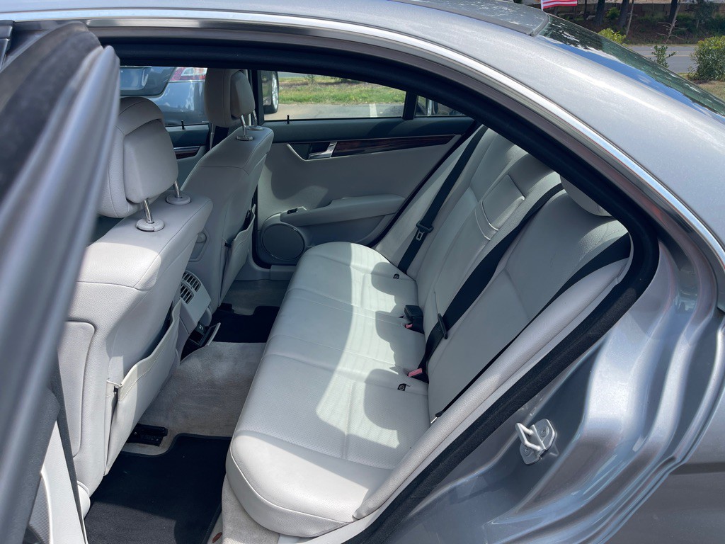 2010 Mercedes-Benz C-Class Image 11