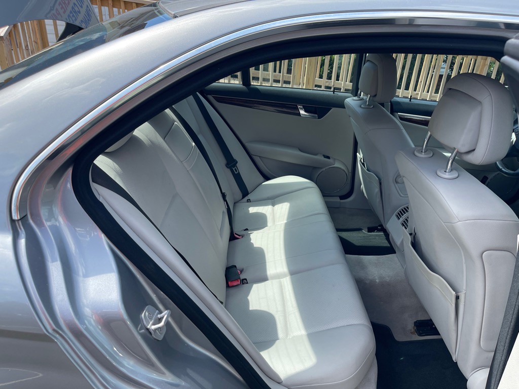 2010 Mercedes-Benz C-Class Image 12
