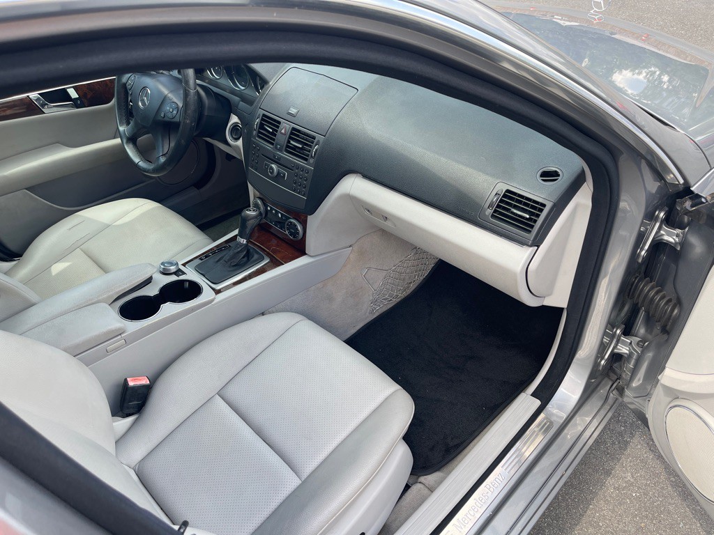 2010 Mercedes-Benz C-Class Image 14
