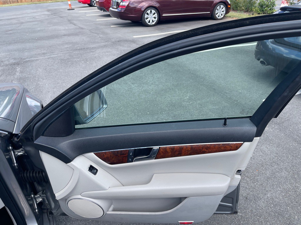 2010 Mercedes-Benz C-Class Image 16