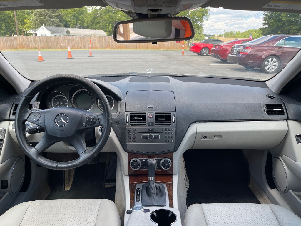 2010 Mercedes-Benz C-Class Image 18
