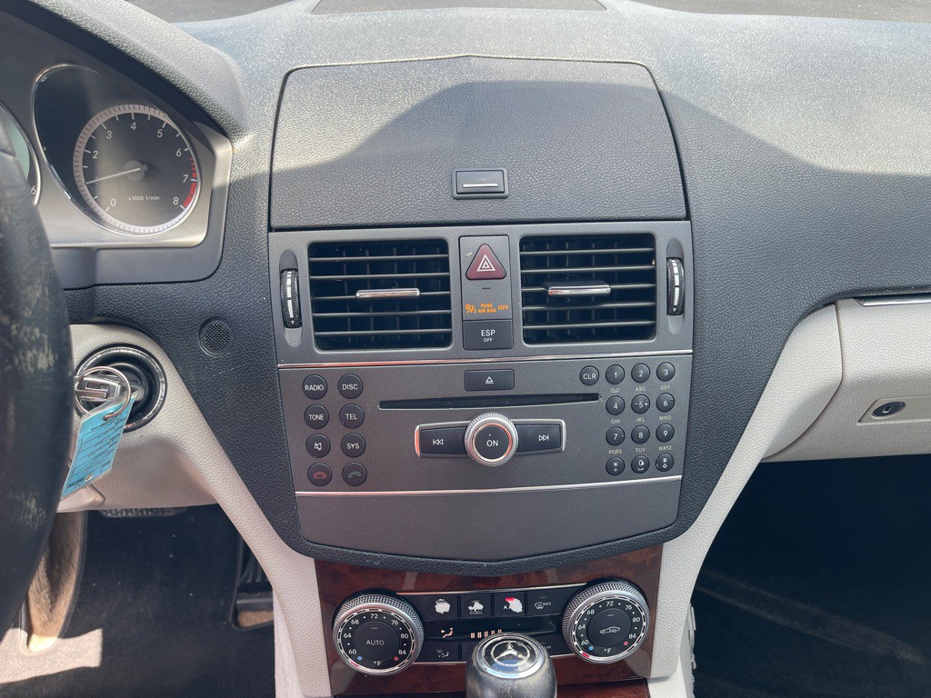 2010 Mercedes-Benz C-Class Image 19