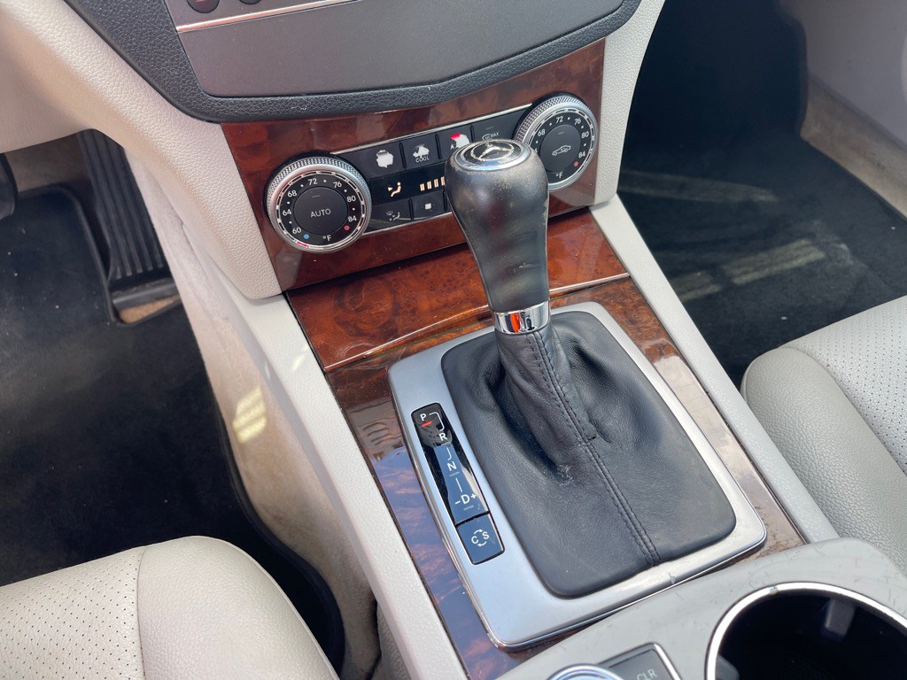 2010 Mercedes-Benz C-Class Image 20