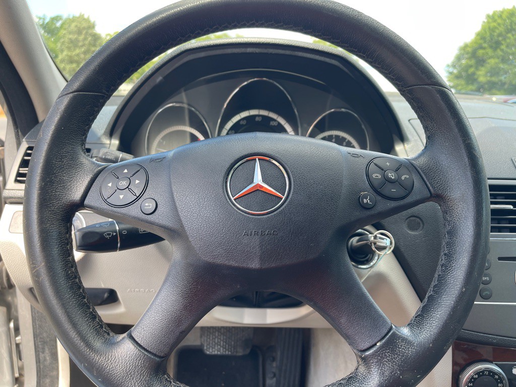2010 Mercedes-Benz C-Class Image 21