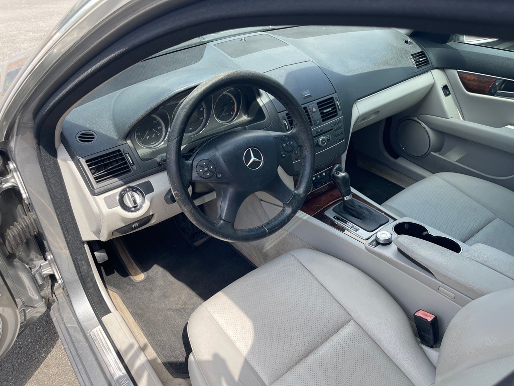2010 Mercedes-Benz C-Class Image 8