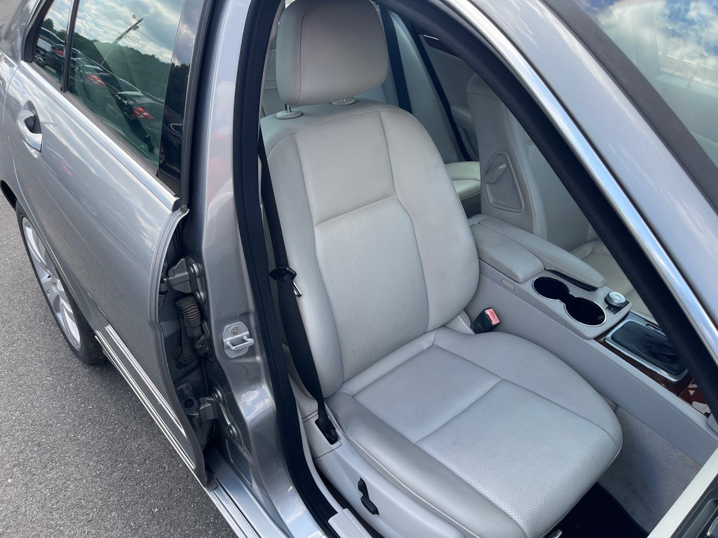 2010 Mercedes-Benz C-Class Image 15