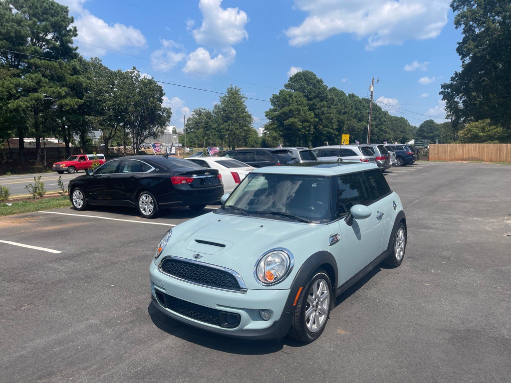 2013 MINI Cooper Image 2